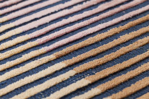 Handgewebter Viskose-Linien Teppich