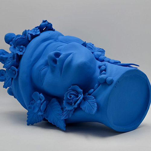 Maure‑Kopf blaue Skulptur