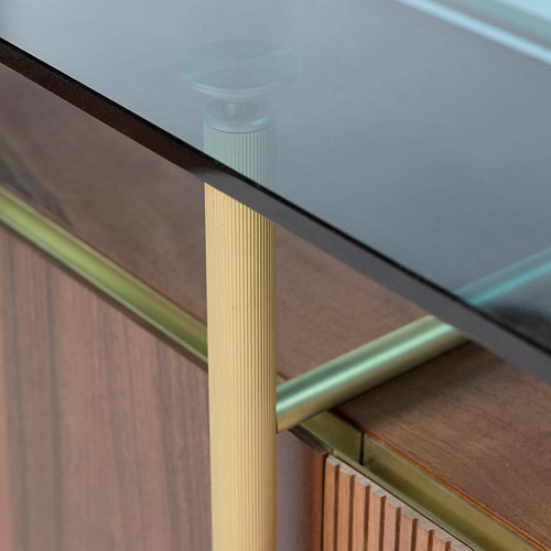 Elegantes Holz-Sideboard