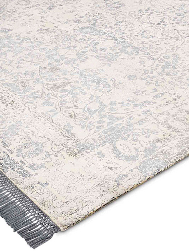 Silver Grey auf Weiß Teppich
