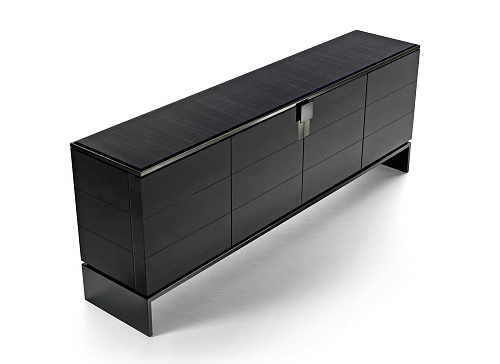 Black & More Buffet mit Metallakzenten