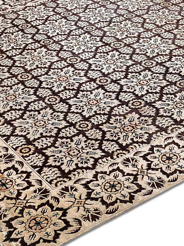 Tiles Original auf Tiefviolett Teppich