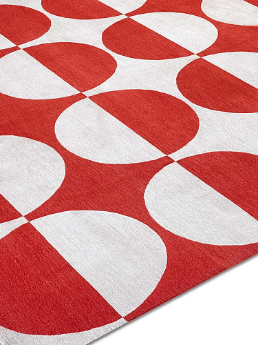 Circle Cream auf Rot Teppich