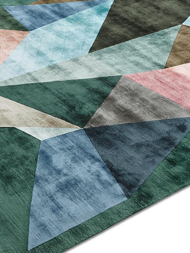 Super Colorful auf Tannengrün Teppich