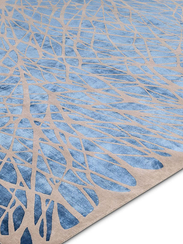 Dresden Navy Blue auf Beige Teppich