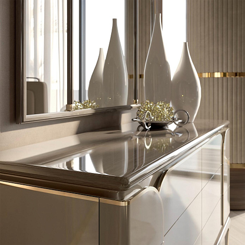 Luxuriöser Beiger Schrank mit 4 Türen