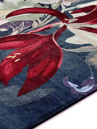 Red Flower Original auf Anthrazit Teppich