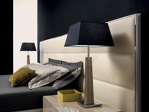 Italienisches Bett mit Kopfteil